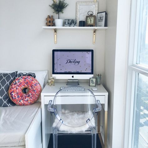 home office small space 2 Home Office Small Space, Tiny Home Office, Tiny Office, Small Space Office, Desks For Small Spaces, Dekorasi Kamar Tidur, Casa Vintage, Small Room Design, Small Home Office