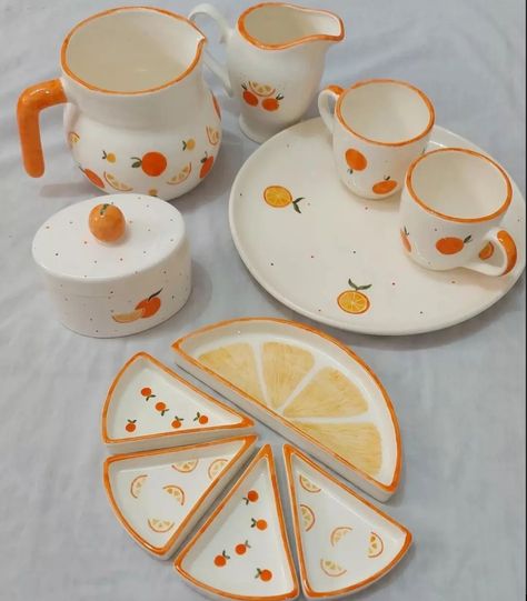 Aesthetic Ceramic Plate, Ceramic Tableware Set, Kitchen Clay Art, Ceramics Bowl Ideas, Cute Ceramic Plates, Lemon Pottery Painting, Ceramic Sets Ideas, Ceramic Plate Design, Ceramic Pottery Aesthetic