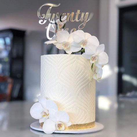 Cakes By Ellen on Instagram: “So obsessed with this after having a play around with the @caking_it_up stencil from @cakerswarehouse 😍🙌🏼 - #cake #white #detail #stencil…” White Birthday Cakes Elegant, White Cake With Orchids, Wedding Cake Stencil Patterns, All White Birthday Cake, Orchid Cake Ideas, White Engagement Cake, White Cake With Flowers, Cake With Orchids, 60 Wedding Anniversary Cake