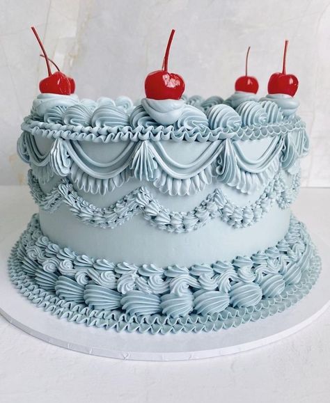 Retro Cakes, Monochromatic Blue, Bolo Vintage, Birthday Cake Decorating Ideas, Vintage Birthday Cakes, Cupcake Cake Designs, Cake Decorating Ideas, Pop Of Red, Blue Cakes