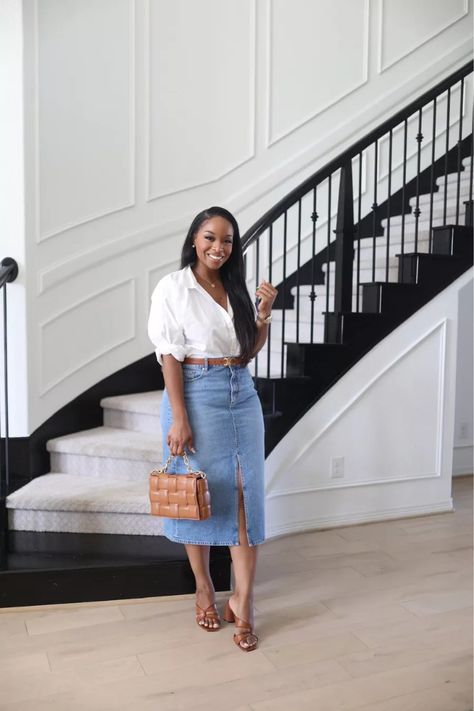 Fashion Staples Inspo | Curvy Girl Magic Ideas | Seasonal Style Tips | Classic Clothing Essentials Denim Skirt Outfit Spring, Magic Ideas, Curvy Casual Outfits, Spring Skirt Outfits, Girls Denim Skirts, Fashion Staples, Jean Skirt Outfits, Chic Dress Classy, Denim Skirt Outfits