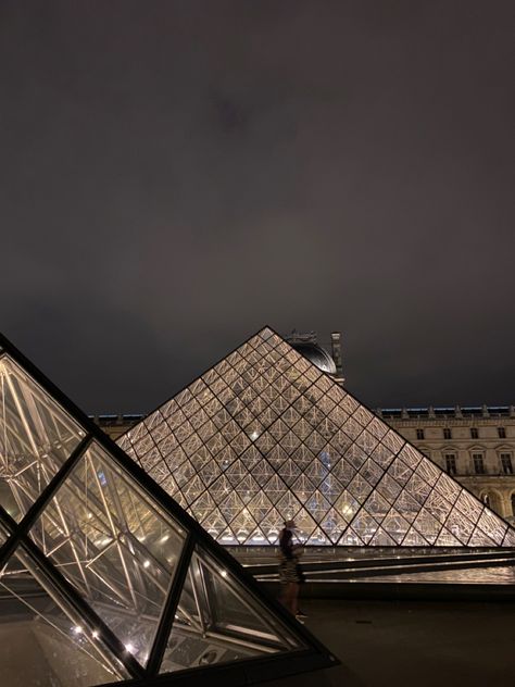 Late Night Paris Aesthetic, Nighttime Paris Aesthetic, Paris View Night, The Louve Paris Aesthetic, Paris Aesthetic Louvre, Night In Paris Aesthetic, Paris Aesthetic Dark, Travel Night Aesthetic, France Aesthetic Night