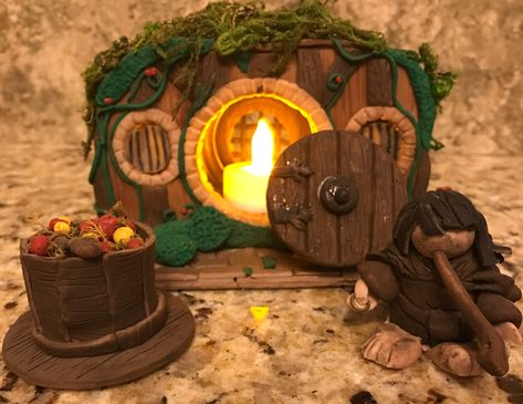 Polymer clay Lord of the Rings House. Sold! Clay Lord Of The Rings, Lotr Clay Art, Lord Of The Rings Clay Crafts, Lotr Polymer Clay, Hobbitcore Wedding, Lord Of The Rings House, Cottage Core Crafts, Lord Rings, Polymer Clay Books