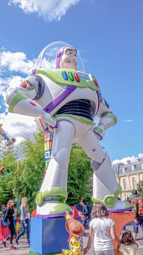 ✓ Walt Disney Studios - Disneyland Paris #buzzlightear #toystory #waltdisneystudios #disneylandparis #marnelavallee #france #frança Disney Animatronics, Walt Disney Paris, Disney Studios Paris, Toy Story Land, Disneyland Photos, Disney Pics, Disney Paris, Walt Disney Studios, Disney Studios