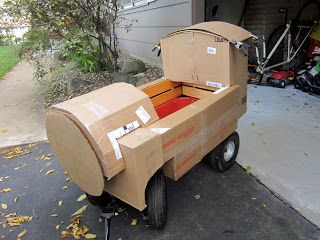 Train Hogwarts, Wagon Floats, Thomas Costume, Wagon Costume, Train Diy, Train Costume, Train Wagon, Halloween Train, Mommy Diy