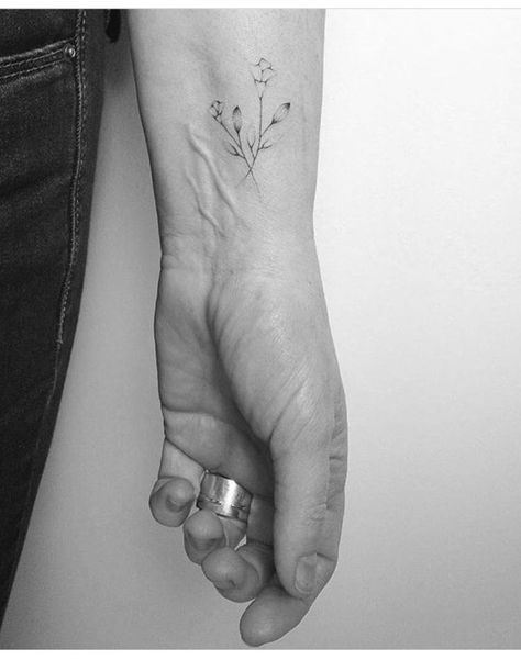 June Birth Flower Honeysuckle Tattoo Honeysuckle Tattoo, Hair Lookbook, Wreath Tattoo, Tiny Tats, Handpoke Tattoo, Mini Tattoo, Small Flower Tattoos, Twig Wreath, Tat Ideas