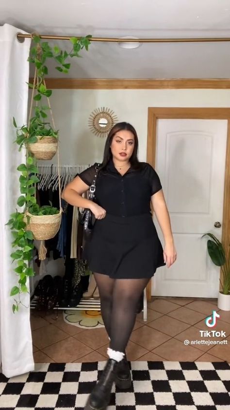 Black Clothes Aesthetic Plus Size, Concert Fits For Plus Size, Plus Size Skirt Outfits Aesthetic, All Black Summer Outfits Plus Size, K Pop Concert Outfit Ideas Plus Size, Clothing Aesthetic Plus Size, 90s Grunge Aesthetic Outfits Plus Size, Grunge Concert Outfit Plus Size, Mid Size All Black Outfit