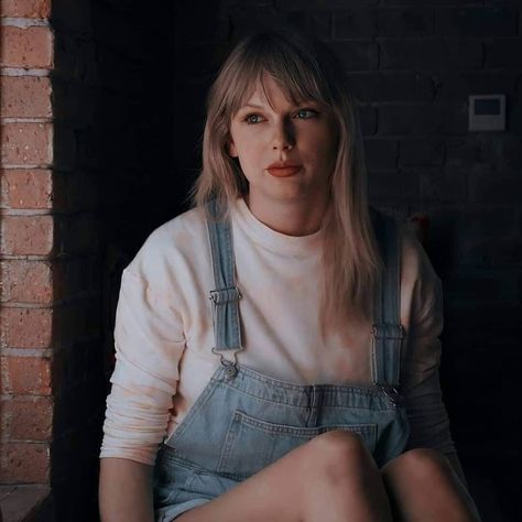 Taylor Alison Swift on Instagram: “♥️Miss America @taylorswift on @netflix 💕❤️♥️💕💞♥️♥️💝💋💋 #Istandwithtaylor #speaknow #taylorswiftred #1989 #reputation #theswiftietag…” Miss Americana, Estilo Taylor Swift, Swift 3, Lando Norris, Taylor Swift Wallpaper, Live Taylor, Taylor Swift Fan, Taylor Swift 13, Taylor Swift Pictures