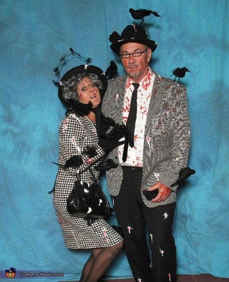 Great guide to all the DIY Halloween costumes imaginable. Here, Alfred Hitchcock's "The Birds" Halloween couple's costume. Diy Halloween Couples, Alfred Hitchcock The Birds, Couples Costumes Creative, Best Couples Costumes, Bird Costume, Costume Works, Homemade Halloween Costumes, Hallowen Costume, Black Birds