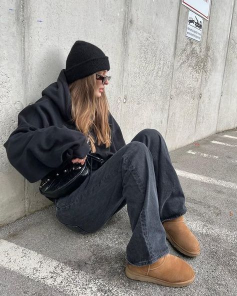 Beanie Outfit Women, Beanie Outfit Winter, Black Beanie Outfit, Uggs Outfit Winter, Winter Hat Outfit, Beanie Fits, Beanie Outfit, Korean Fashion Winter, Beanie Style