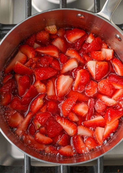 Strawberry Compote, Fruit Compote, Dessert Toppings, Strawberry Fruit, Strawberry Recipes, Salted Caramel, Stew, Strawberries, New Recipes