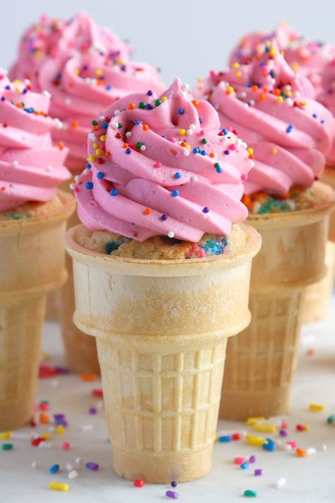 Ice Cream Cone Cupcake Cake, Cake Me Home Tonight, Ice Cream Birthday Party Theme, Cupcake Ice Cream Cones, Cone Cupcakes, Make Cupcakes, Ice Cream Cone Cupcakes, Ice Cream Cone Cake, Cake In A Cone