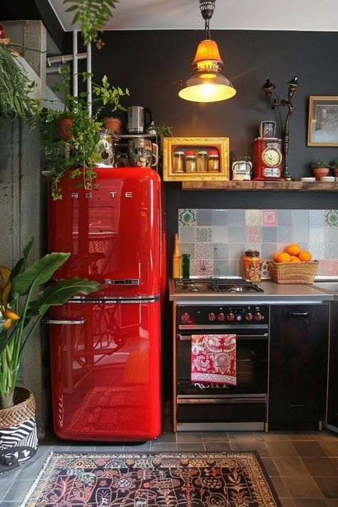 Red Fridge Kitchen, Retro Fridge Kitchen, Red Fridge, Retro Kitchens, Retro Appliances, Retro Fridge, Fridge Decor, Casa Vintage, Decor On A Budget