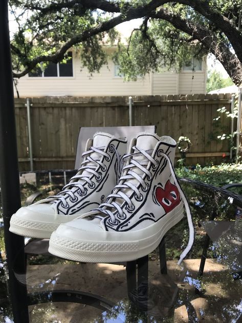 Converse Design, Cdg Converse, Painted Converse, Painted Shoes Diy, Design Your Own Shoes, Converse Custom, Comme Des Garcons Converse, Cute Vacation Outfits, Cartoon Shoes