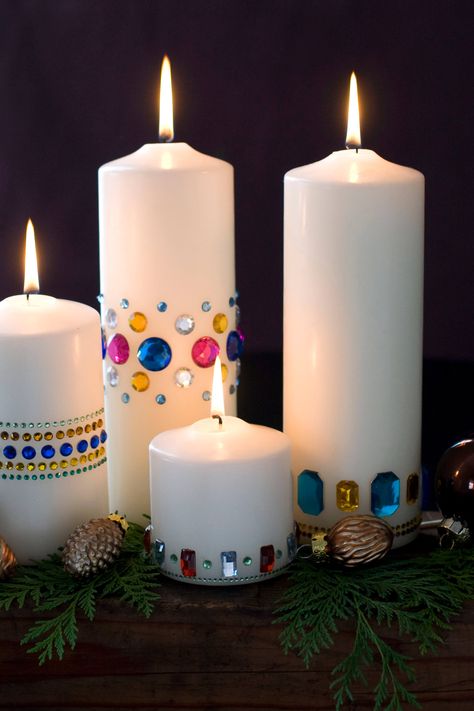 32 Easy and Fun Ideas on How to Decorate a Candle Adorn Candles with Jeweled Patterns Ramadan Candles, Decorate Candles, Candle Decorating, Ramadan Ideas, Decorated Candles, Gem Stickers, Jewel Candles, Rustic Wedding Decorations, Inexpensive Crafts