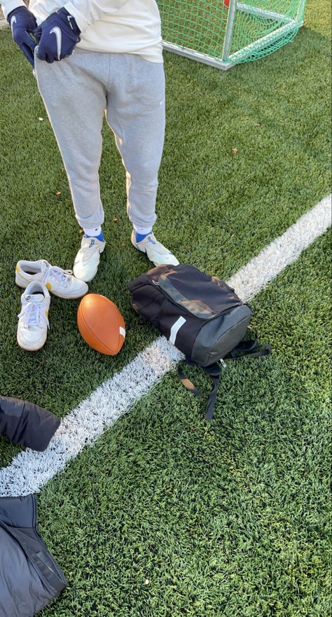 Fake Football Pics, Football Coach Aesthetic, Futbol Americano Aesthetic, Football Player Aesthetic, Flag Football Aesthetic, American Football Aesthetic, Football Positions, Football Boy, Byu Football