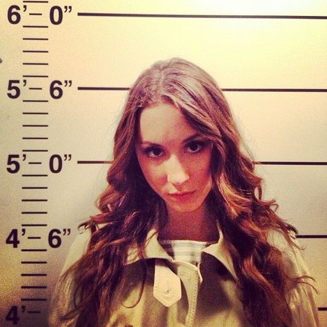 Pretty Little Liars Spencer in jail Spencer Pll, Pretty Little Liars Spencer, Pll Cast, Troian Bellisario, Spencer Hastings, Girl Celebrities, Tv Girls, Mug Shots, Hollywood Stars