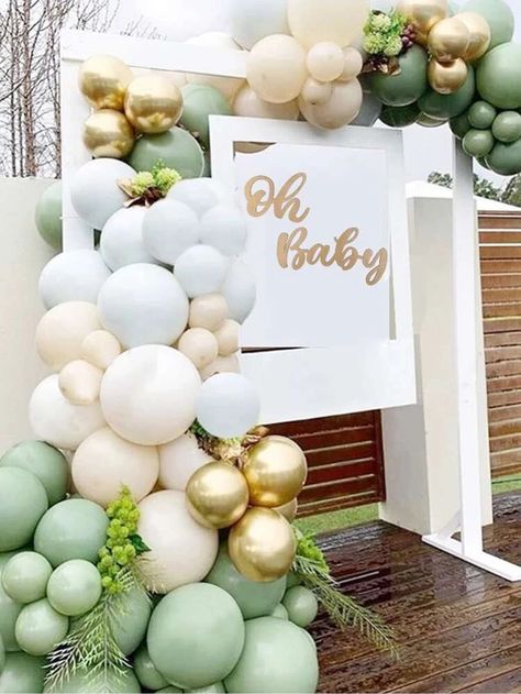 Gold Colour Scheme, Party Balloon Garland, Jungle Party Decorations, 18th Birthday Decorations, 21st Bday Ideas, Colorful Birthday Party, Gold Color Scheme, Green Balloon, Green Color Schemes