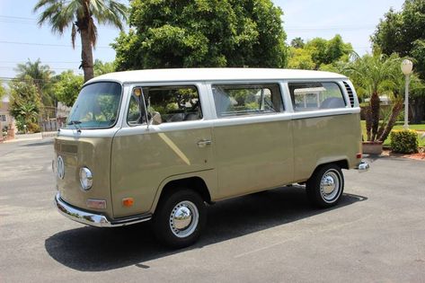 1971 Volkswagen Bus Type 2 In La Verne CA - American Classic Cars Old School Volkswagen Van, Volkswagon Van, Vans Painted, Old Timer, 1990 Volkswagen Cabriolet, 1974 Vw Bus, 1971 Vw Bus, 1971 Volkswagen Bus, American Pickers