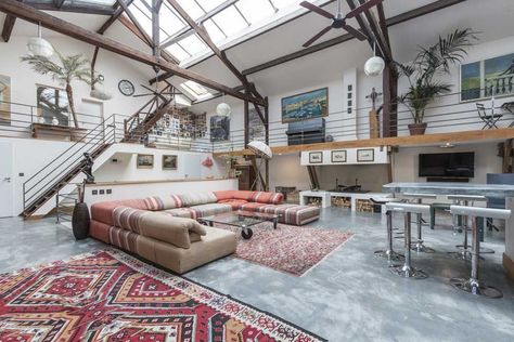 Warehouse Home Converted, Warehouse Conversion Home, Paris Loft, Warehouse Apartment, Warehouse Living, Converted Warehouse, Warehouse Home, Industrial Home Design, Dream Studio