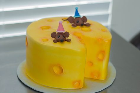 https://flic.kr/p/CqhdE9 | Party Mouse Cheese Cake | Cake is iced in buttercream frosting and airbrushed yellow.  The mice are fondant. Mouse Cake Ideas, Toddler Cake, Decorative Cupcakes, Mario Birthday Cake, Cheese Party, Animal Cakes, Mouse Cake, Yellow Cake, Tomato Ketchup