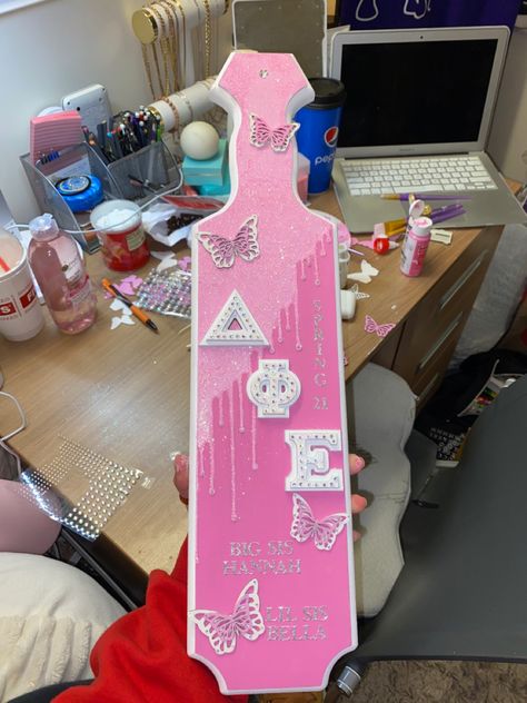 Pledge Mom Paddle Sorority, Pink Sorority Paddle, Paddle Sorority Big, Paddle Sorority, College Pics, Big Little Paddles, Paddle Ideas, Big Daisy, Big Little Basket