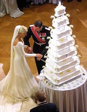 Norways Prince Norway Wedding, Royal Wedding Cake, Ingrid Alexandra, Royal Cakes, Princess Diana Wedding, Middleton Wedding, Kate Middleton Wedding, Wedding Cake Tops, Diana Wedding