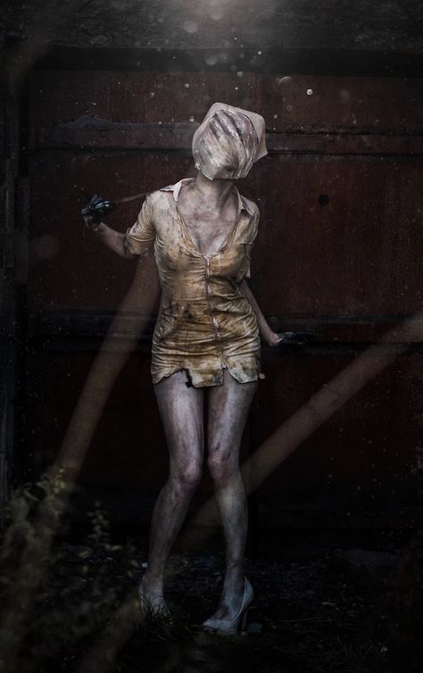 Nurses From Silent Hill, Silent Hill Nurse Aesthetic, Silent Hill Nurse Makeup, Silent Hill Halloween Costumes, Silent Hill Nurse Pfp, Silent Hill Nurse Cosplay, Nurse From Silent Hill, Silent Hill Costume, Horror Nurse