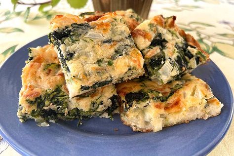 Savory Spinach "Brownies" Recipe: Breakfast Casserole to Dinner Side Dish #30secondmom Spinach Brownies Recipes, Easy Breakfast Casseroles, Spinach Squares, Recipe Breakfast Casserole, Spinach Brownies, Recipes With Mozzarella Cheese, Breakfast Brownies, Cheese Spread Recipes, 30seconds Food