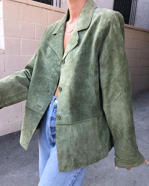 Green Suede Jacket Outfit, Suede Jacket Outfit, Suede Suit, Green Suede Jacket, Vintage Suede Jacket, Suede Leather Jacket, Berlin Fashion, Vintage Suede, Jacket Outfit