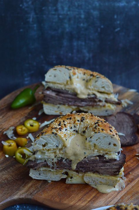 Reuben-Style Bagels Roast Beef Leftover, Rye Bagels, Breakfast Bagels, Leftover Recipes, Sliced Roast Beef, Reuben Sandwich, Breakfast Bagel, Bagel Sandwich, Bagel Recipe