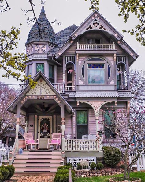 Victorian Houses on Twitter: "Marine City, Michigan 📷aidyl211… " Old Victorian Homes, Victorian Style House, Victorian Style Homes, Victorian Architecture, Victorian Houses, Victorian House, Cute House, Gothic House, Sims House