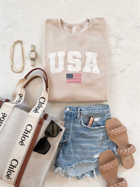 Summer Outfit 2022, Outfit Aesthetic Summer, Summer Outfits 2017, Summer Outfit Aesthetic, July Outfits, Outfit 2022, Usa Sweatshirt, Classic Style Outfits, Patriotic Outfit