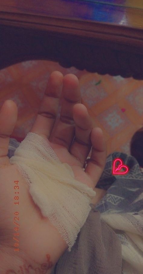 Hat Kata Pic, Bandage On Hand Dpz, Attitude Bio For Instagram, Instagram Dp, Cool Boy Image, Whatsapp Wallpaper, Hand Pictures, Boy Photography Poses, Cute Selfies Poses