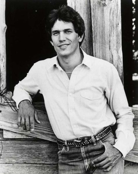 George Strait got his start singing with the band Ace in the Hole in the mid 1970s before hitting it big as a solo artist in the 1980s. / handout Young George Strait, George Strait Family, King George Strait, Thomas Rhett, Jason Aldean, George Strait, Country Music Stars, Country Music Singers, Country Stars