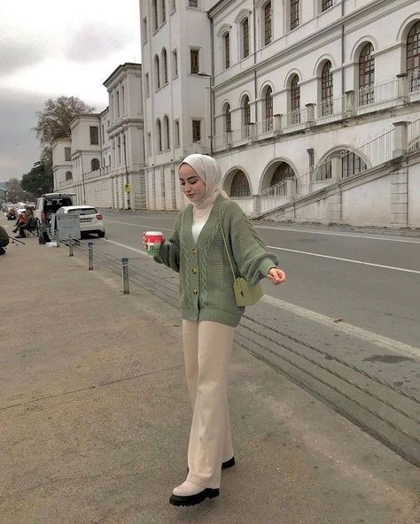 Women Cardigan Outfit, Kulot Pants, Fesyen Islam, Mode Ulzzang, Estilo Hijab, Stile Hijab, Muslim Outfits Casual, Hijab Style Casual, Hijabi Fashion Casual