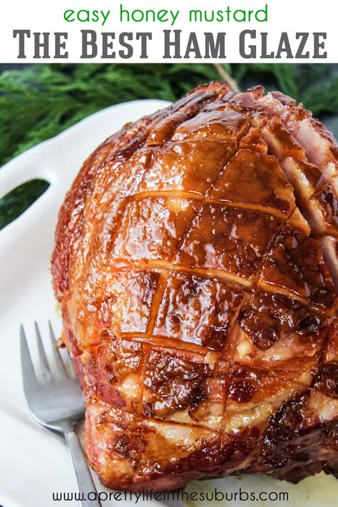 This truly is the Best Christmas Ham Recipe!  A most tender ham is the result from baking in a delicious honey-brown sugar-butter-and-orange juice glaze...divine!  And perfect for the holidays. Christmas Ham Dinner, Vintage Holiday Recipes, Best Ham Recipe, Ham Dinner Recipes, Christmas Ham Recipes, Honey Baked Ham Recipe, Ham Recipes Baked, Ham Dinner, Honey Glazed Ham