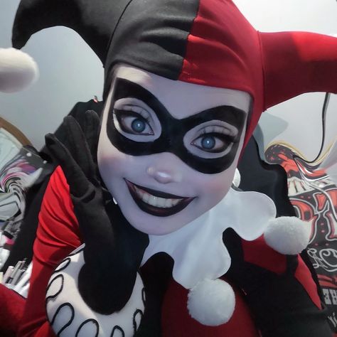 K♦️V (@Livingdead_kev) / Twitter Clown Costume Women, Harley Quinn Makeup, Jester Costume, Harley Quinn Halloween, 40k Followers, Female Clown, Harley Quinn Comic, Superhero Cosplay, Dc Cosplay