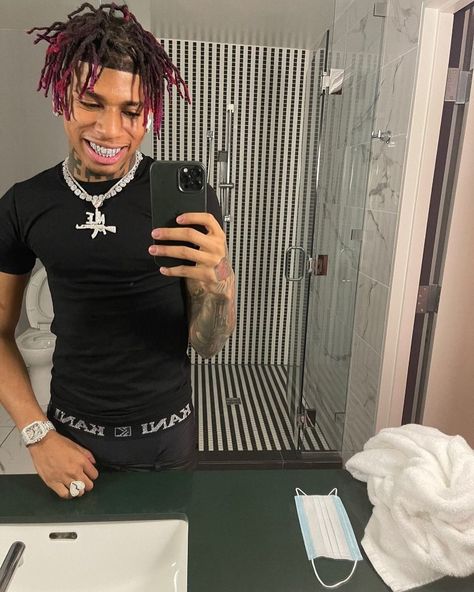 NLE CHOPPA 💔 on Instagram: “Comment “🖤” if you’re a real fan of Choppa🐐 •follow @murderliltop for more•” Nle Choppa, Rapper Style, Light Skin Men, Rapper Outfits, Celebrity Skin, Swag Outfits Men, Cute Rappers, New Tattoo