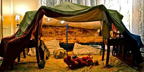 See why we think there are 3 Reasons to Build Sheet Forts with Kids in our Family Bedding Shop Blog.  #familylife #kids #sheetforts Sleepover Fort, Indoor Forts, Cool Forts, Kids Forts, Blanket Fort, Build A Fort, Things To Do At Home, Pillow Fort, Cooling Blanket