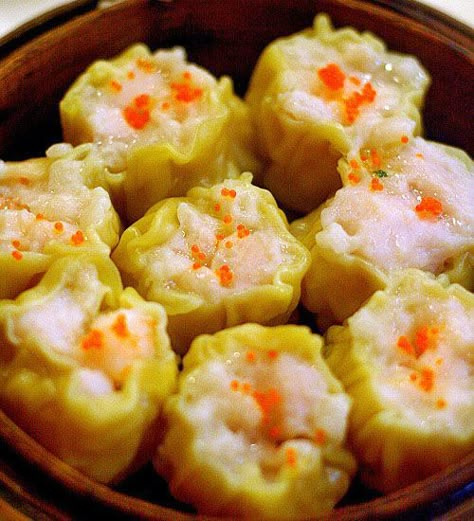 Shrimp Shumai, Chinese Dishes Recipes, Pork And Shrimp, Siu Mai, Dim Sum Dumplings, Dim Sum Recipes, Shrimp Dumplings, Kek Lapis, Best Chinese Food