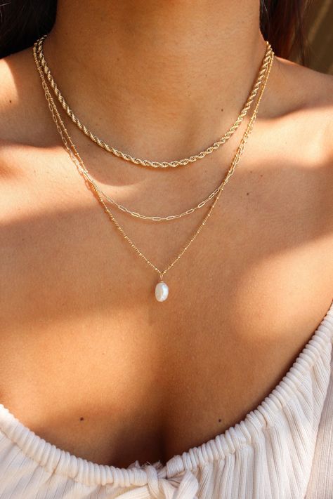 "DETAILS: * Single Chain (of Choice) with Pearl Charm * 18k Gold Filled * Pearl Charm Shapes can vary (sizes are between 6-7mm) * Twist Chain Length: 16\" + 1\" extender * Bead Chain Length: 20\" ►WHY GOLD FILLED? If you have been on the search for everyday gold jewelry that doesn't tarnish but affordable, gold filled is the best choice! Gold filled jewelry is second best after solid gold jewelry. *Our Gold filled jewelry has an outer layer of 14k or 18k gold that is pressure bonded to a base me Necklaces For Layering, Womens Gold Jewelry Aesthetic, Cute Teen Jewelry, Pearl And Gold Jewelry Necklace, Jewelry Aesthetic Minimalist, Simplistic Gold Jewelry, Pairing Jewelry With Outfits, Casual Accessories Jewelry, Gold Pearl Necklace Set