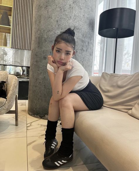 Hannah Kae, Hannah Kim, Kim Makeup, French Girl Aesthetic, Cute Skirt Outfits, Angel Face, Mix Style, Instagram Pose, Cool Fits