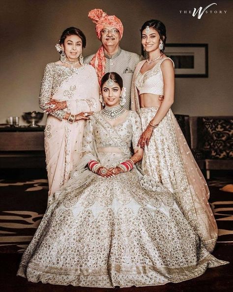 Pastel, Mother Daughter Poses, Mother Daughter Wedding, Coordinates Outfits, Bride Photos Poses, Indian Wedding Poses, Brides Mom, Family Wedding Photos, Bridal Photography Poses