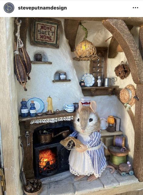 Woodland Diorama, Woodland Dollhouse, Halloween Diorama, Fairy House Crafts, Calico Critters Families, Brambly Hedge, Mouse House, Doll House Plans, Doll House Crafts