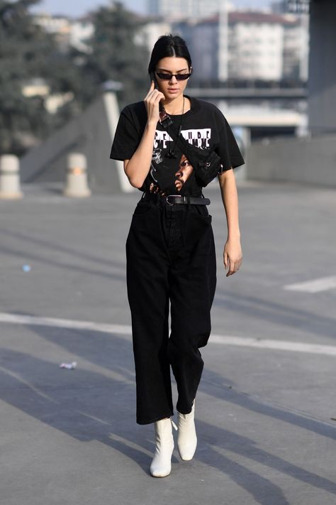 Fashion Week Celebrities, Robert Kardashian, Kendall Style, Fashion Street Wear, Model Street Style, Kendall Jenner Outfits, Trendy Swimwear, Jenner Style, Kris Jenner