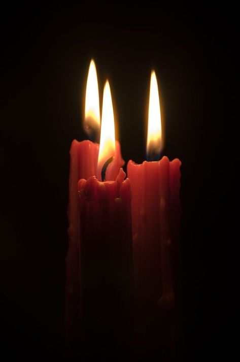 Candle Painting Art, Candle Art Painting, Candle Tattoo Design, Candle Photography Dark, Candle Photography, Candle Fire, Arte Aesthetic, Beaded Candle, Red Candle