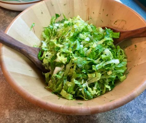 Shredded Salad, Shredded Lettuce Salad, Dill Salad Recipe, Easy Corn Salad, Easy Homemade Salad Dressing, Dill Recipes, Romaine Salad, Simple Vinaigrette, Simple Green Salad