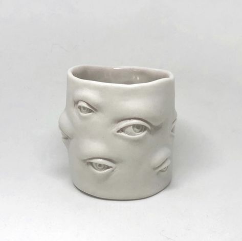 #eyes #ceramicpot #pots #planter #ceramics #ceramique #ceramicdesignideas #ceramicswithhomedecor #ceramicpottery #pottery #design #designer #decor #decoration #homedecoration #homewares Pottery Ideas Pinch Pot, Face Ceramic Mug, Eye Mug Pottery, Eye Ceramic Sculpture, Ceramic Eyes Sculpture, Pinch Clay Ideas, Trippy Ceramics, Cute Pinch Pot Ideas, Clay Pinch Pot Ideas