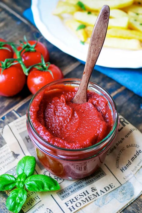 Ketchup selber machen ist kinderleicht und du brauchst nur wenige Zutaten für mein Rezept. #ketchup Gaumenfreundin Homemade Ketchup Recipes, Ketchup Recipe, Homemade Ketchup, Lentil Soup Recipes, Mini Donuts, Lentil Soup, Hearty Meals, Diy Food, Easy Homemade